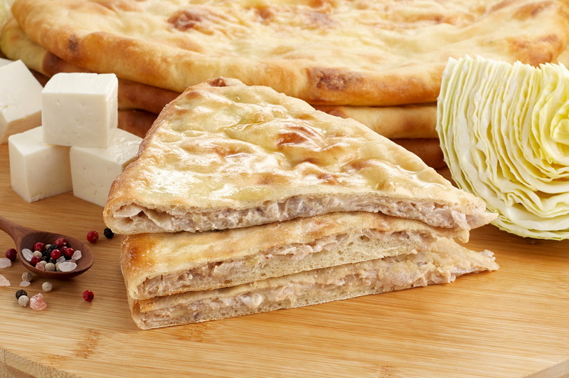 Осетинский пирог с капустой,копченой свининой и сыром.